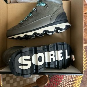 Sorel Kinetic boots